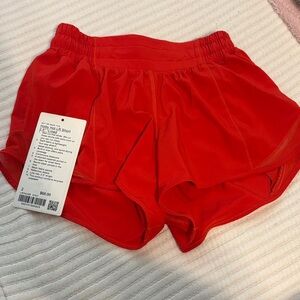 Lululemon hotty hot LR short 2.5* lined